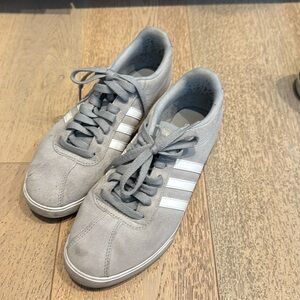 Adidas women’s sneaks size 7.5